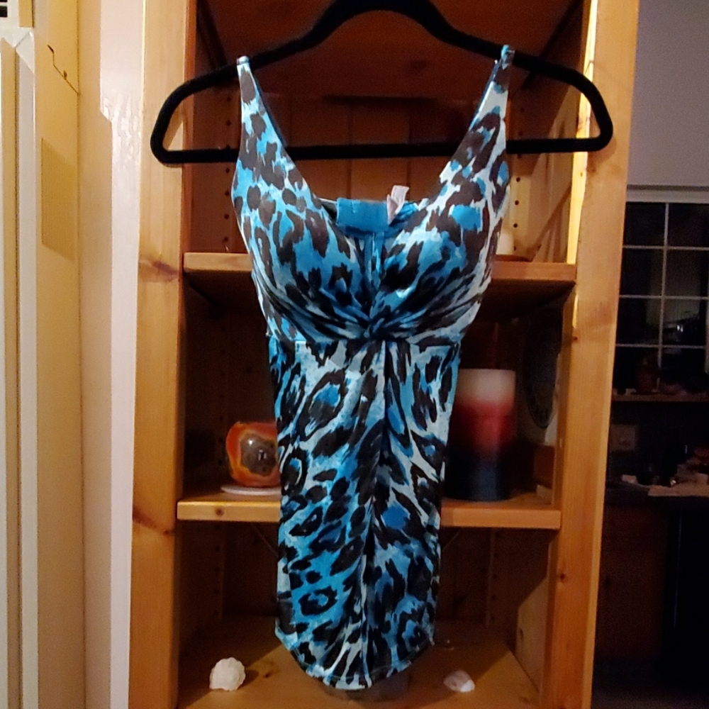 Victoria's Secret "Very Sexy" 34B silky tank